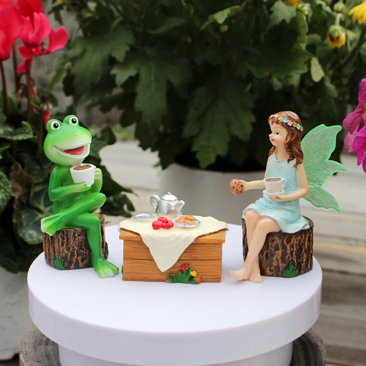 3-teilige Blumenfee und Frosch zum Trinken von Kaffee, Frühling, Outdoor, Garten, kreative Dekoration, Ornament, Heimdekoration Image