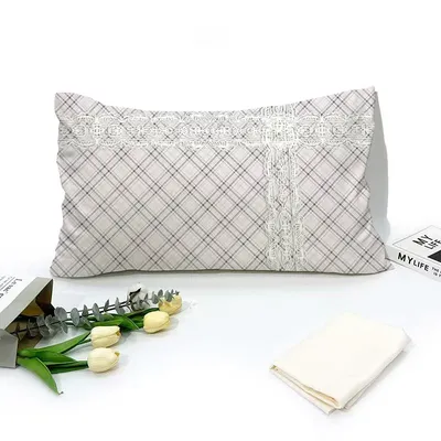 Mit Spitze bestickter karierter Kissenbezug: Weich und elegant für Schlafzimmer, Schlafzimmer, Image
