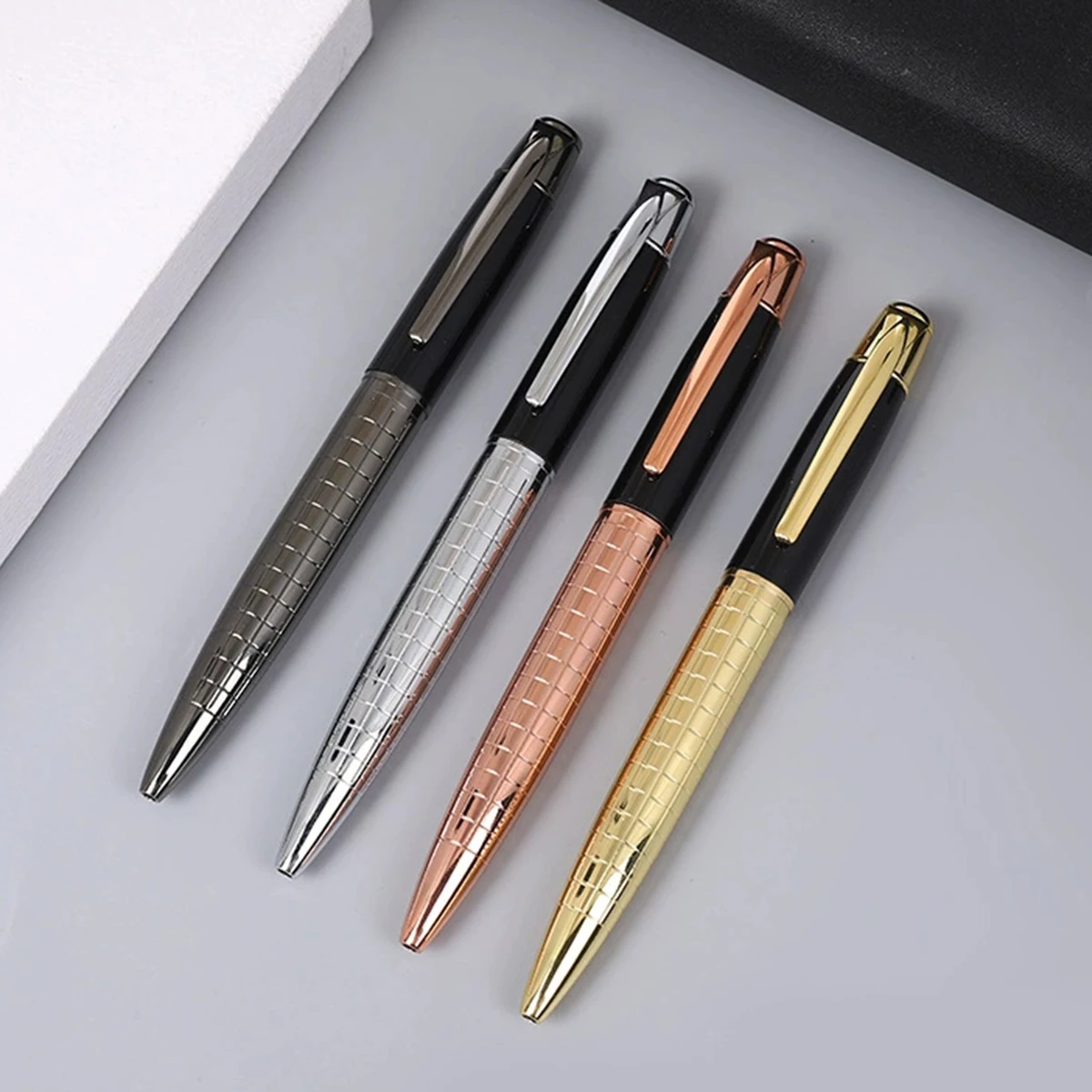 Hochwertiger Business-Kugelschreiber aus Metall mit rotierender Kugelschreiber, mittlerer Kugelschreiber, 1,0 mm schwarze Tinte, langlebig, glattes Schreiben von Bürobedarf Image