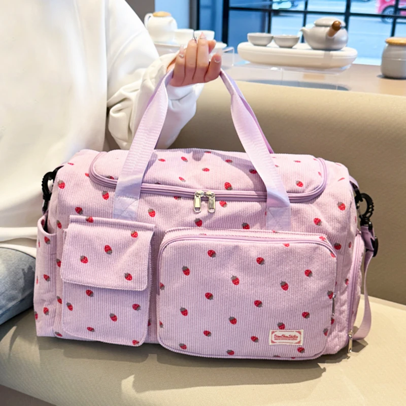 Große Reisetasche mit Erdbeer-Print und mehreren Fächern - Ideal für Reisen, Fitness und den täglichen Gebrauch im Casual-Stil Image