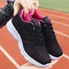 Neue Sommer frauen Schuhe Mesh Atmungsaktive Turnschuhe Fitness Walking Freizeit Reise Schuhe Leichte Student Laufschuhe Frauen Schuhe