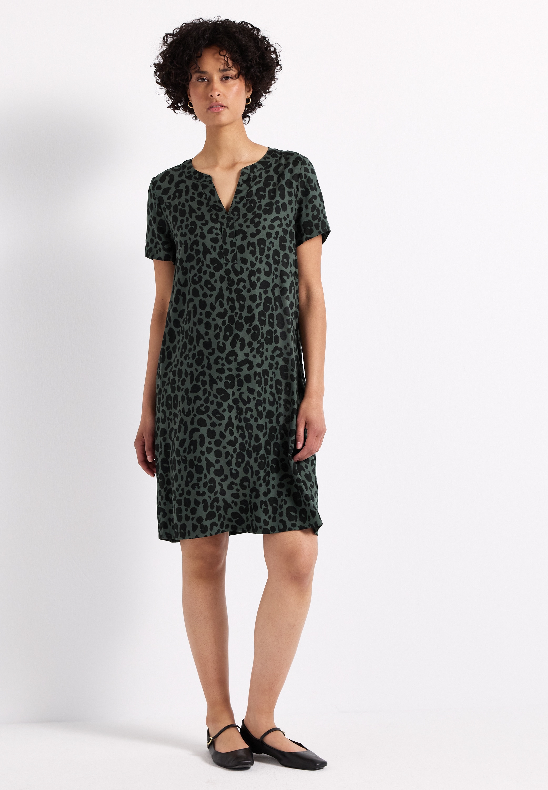 Tunikakleid STREET ONE, Damen, Gr. 36, EURO-Größen, grün (mid grün), Stoff, 100% Viskose, animal-print, normal knieumspielend, Rundhals, abgesteppt, Kleider, im Tunika-Style