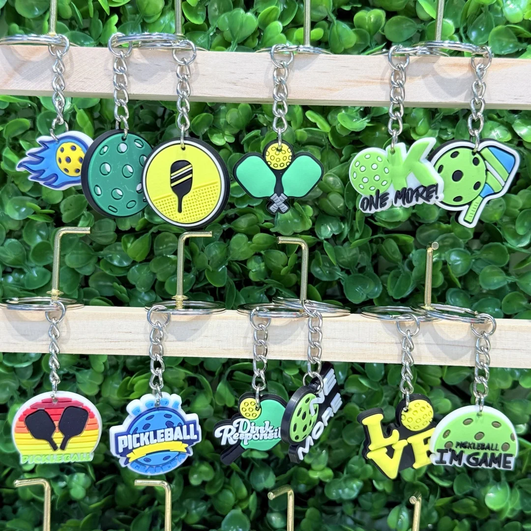 1-12 Stücke Pickleball Social Club PVC Auto Schlüsselanhänger Zubehör Sommer Sonnenhut Schlüsselanhänger Sport Handtasche Hängen Image