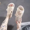 Beige Plateau-Sandalen für Damen, 2025, luxuriöser VIP-Schuh, Sommer bietet lässige, hohe Qualität im Angebot, rutschfeste, heiße Damenschuhe im Angebot