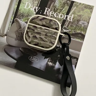 Magnetische Trommeltasche Camouflage + Lederseil Geeignet für Apple für Airpodspro2 Hülle/Für Airpodspro Hülle/Für Airpods4 Hülle/Für Airpods3 Mode/Einfache Kopfhörerhülle Image