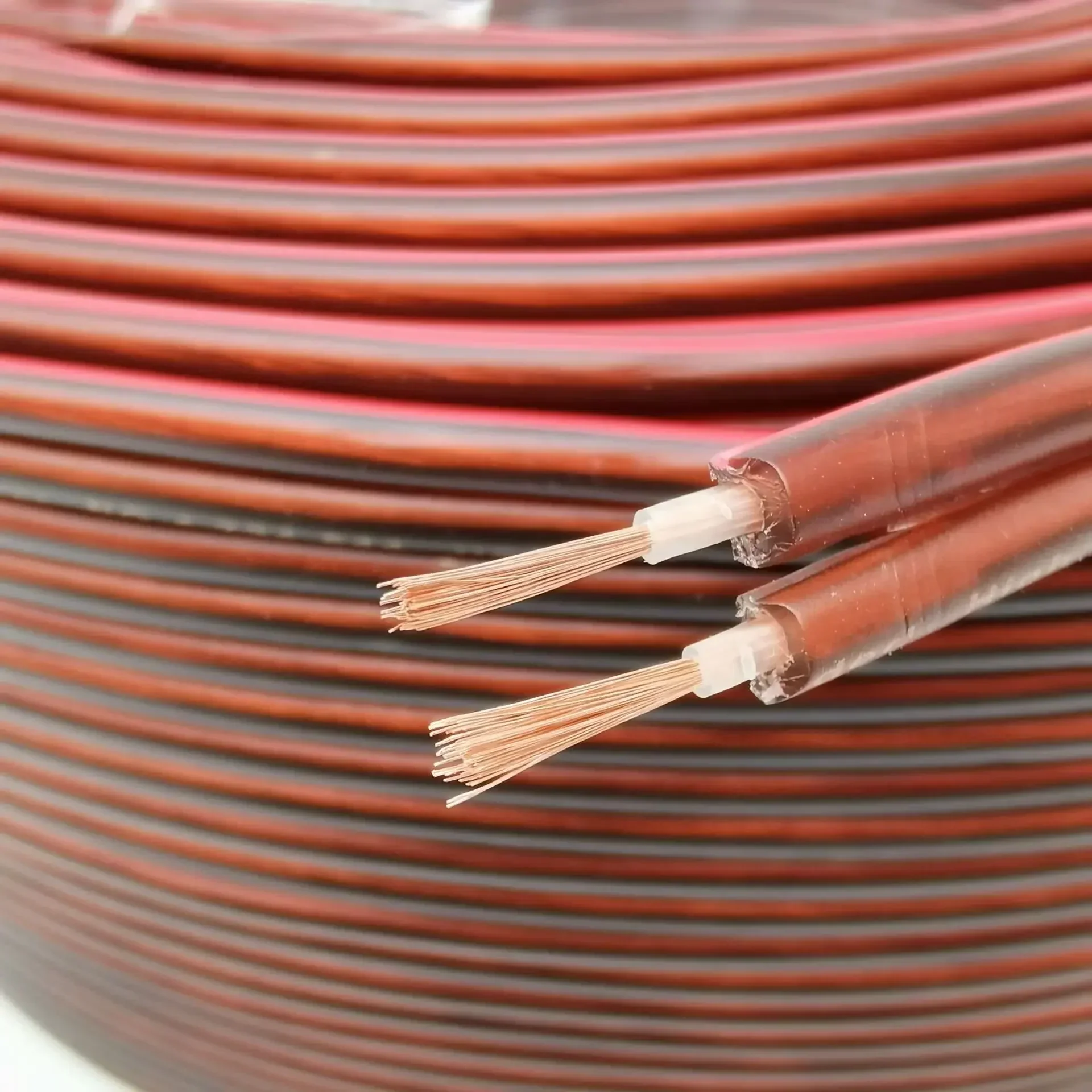 Umgebendes braunes Audiokabel, Fever 200-adriges Lautsprecherkabel aus reinem Kupfer, hochelastisches Lautsprecherkabel aus weichem Leder Image