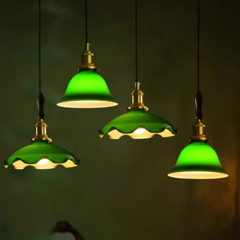 Amerikanische Retro grüne Glas glanz Pendel leuchte kreative nostalgische Industrie für Restaurant Café führte Edison Hängelampe Dreieck grünes Glas LED Pendel leuchten Leuchten Kupfer Wohnkultur