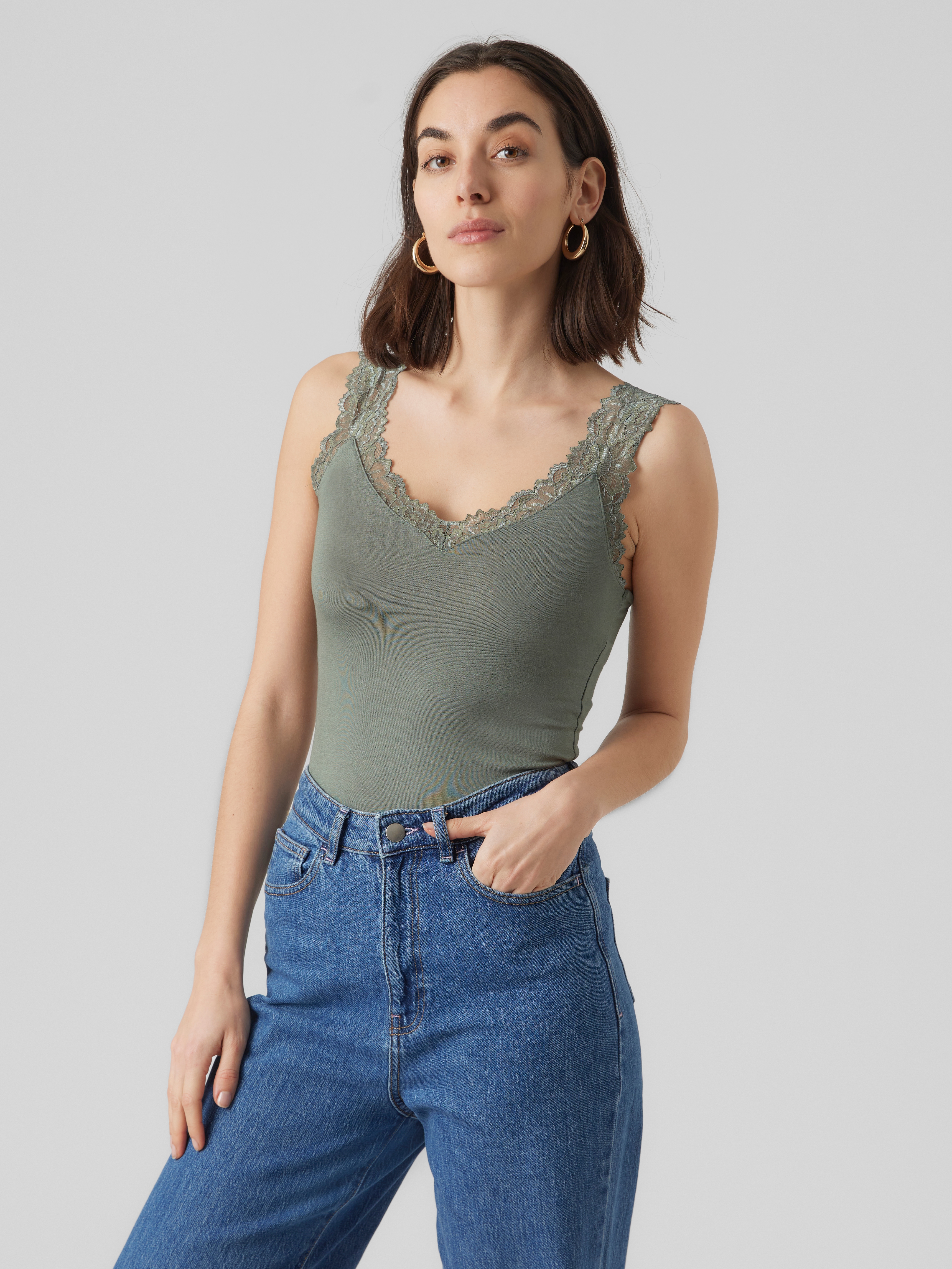 Spitzentop VERO MODA "VMROSA SL TOP JRS NOOS", Damen, Gr. XS, grün (laurel wreath), Jersey, Obermaterial: 95% Viskose, 5% Elasthan, unifarben, figurbetont normal, V-Ausschnitt, Tops Spitzentop, Viskosemischung