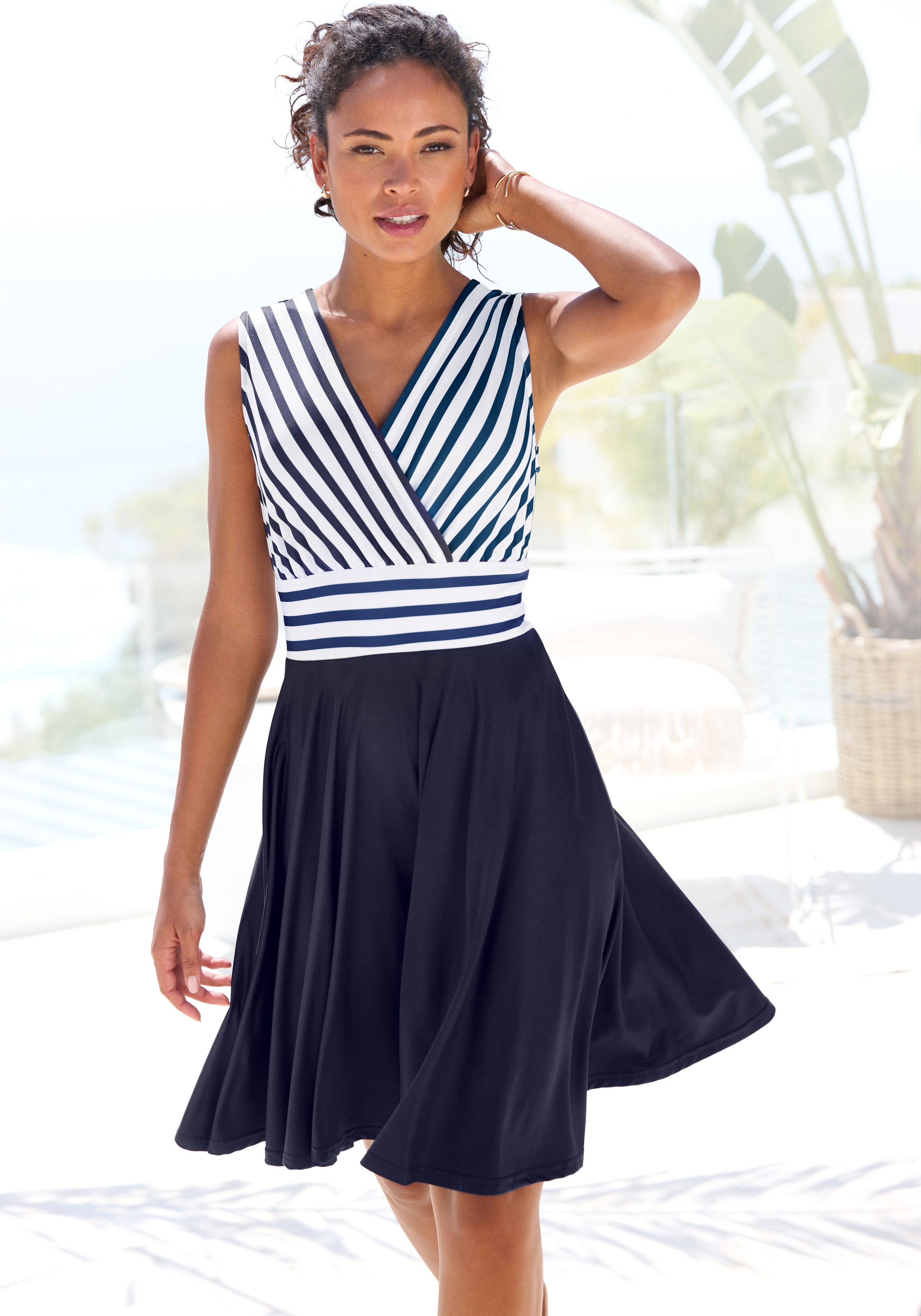 Sommerkleid LASCANA, Damen, Gr. 46, N-Gr, weiß (weiß, navy gestreift), Single Jersey, Obermaterial: 95% Polyester, 5% Elasthan, gestreift, unifarben, figurumspielend kniefrei, tiefer V-Ausschnitt, Kleider, in Wickeloptik, Strandkleid, maritim Image