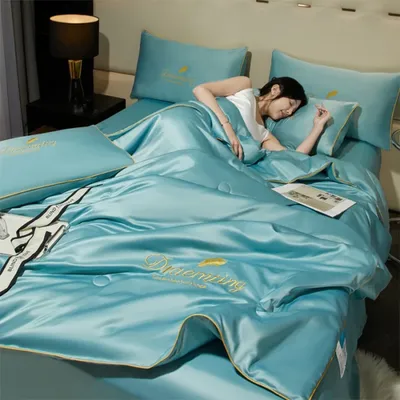 2025 Embroidery Summer Cool Quilt Silky Breathable Queen Quilts Cooling Comforter Bedding Set Ice Rayon Blanket Textile Supplies