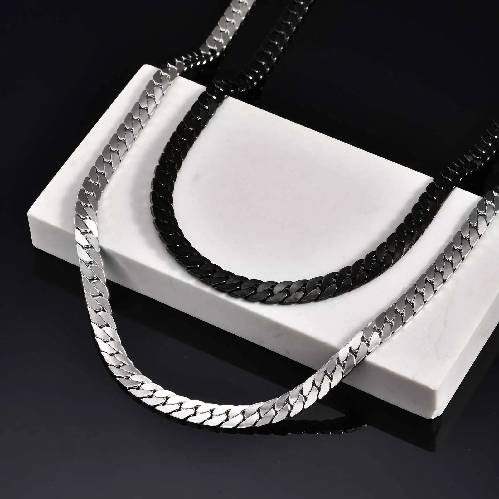 Flache kubanische Halskette für Männer und Jungen, wasserdichte Edelstahl-Verbindungshalsbänder, klassische männliche Accessoires, Schmuckgeschenke Image