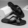 Herren Outdoor Hausschuhe Strand Flache Flip-Flop Hausschuhe Sommer Casual Hausschuhe Indoor Home Herren Rutschfeste Schuhe Atmungsaktive Sandalen