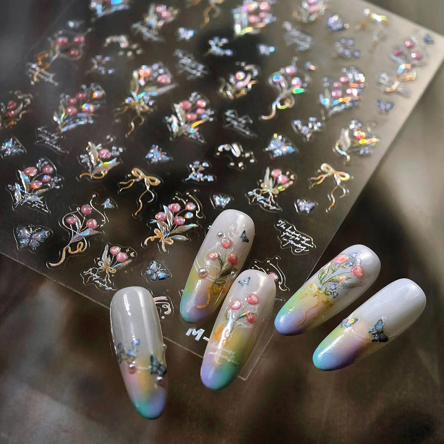 Glänzender Blumenstrauß mit Schleife, Schmetterling, 5D-Nagelkunst-Aufkleber, glitzernde Blumen-Nagelkunst-Abziehbilder für Frauen, selbstklebende Maniküre, DIY Image