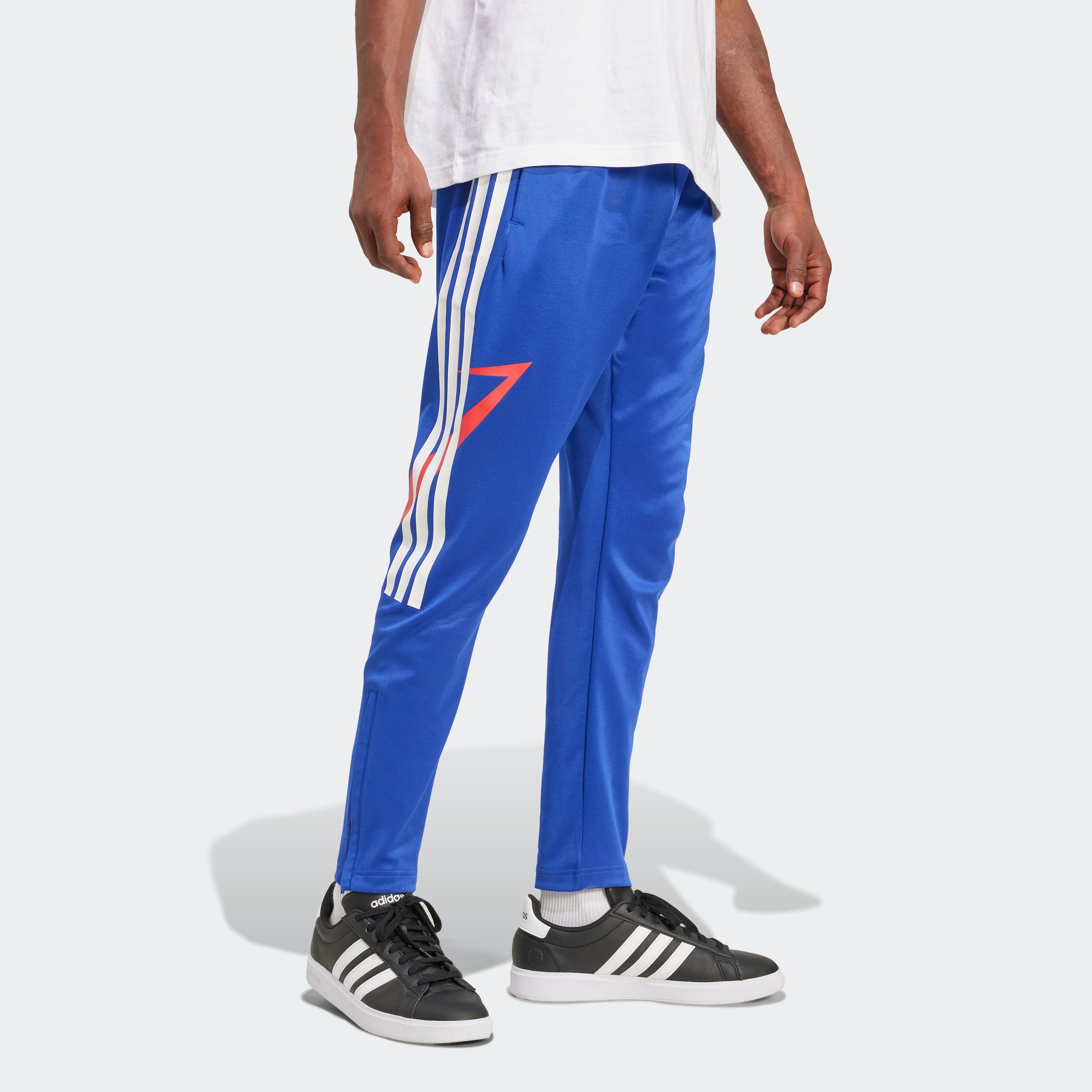 Sporthose ADIDAS SPORTSWEAR "HOUSE OF TIRO NATIONS PACK", Herren, Gr. M, N-Gr, weiß (semi lucid blau, pure ruby, weiß), Obermaterial: 70% Polyester, 30% Baumwolle, Hosen Sporthose