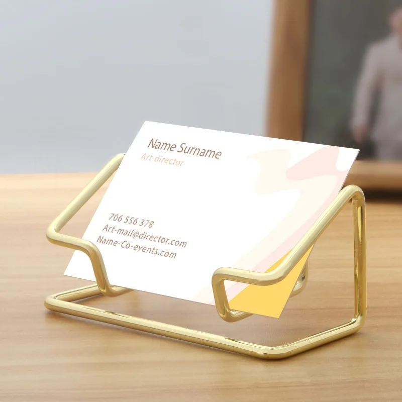 Eleganter Visitenkartenhalter aus Metall – minimalistischer Schreibtischständer für Namenskarten, ideal für Hotelempfang und Bürogebrauch Image