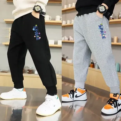 Kinder-Jogginghose mit Astronauten-Aufdruck, dünne Frühlings- und Herbst-Schulhose für Jungen im Alter von 3–14 Jahren, Freizeithose mit Weltraumthema Image