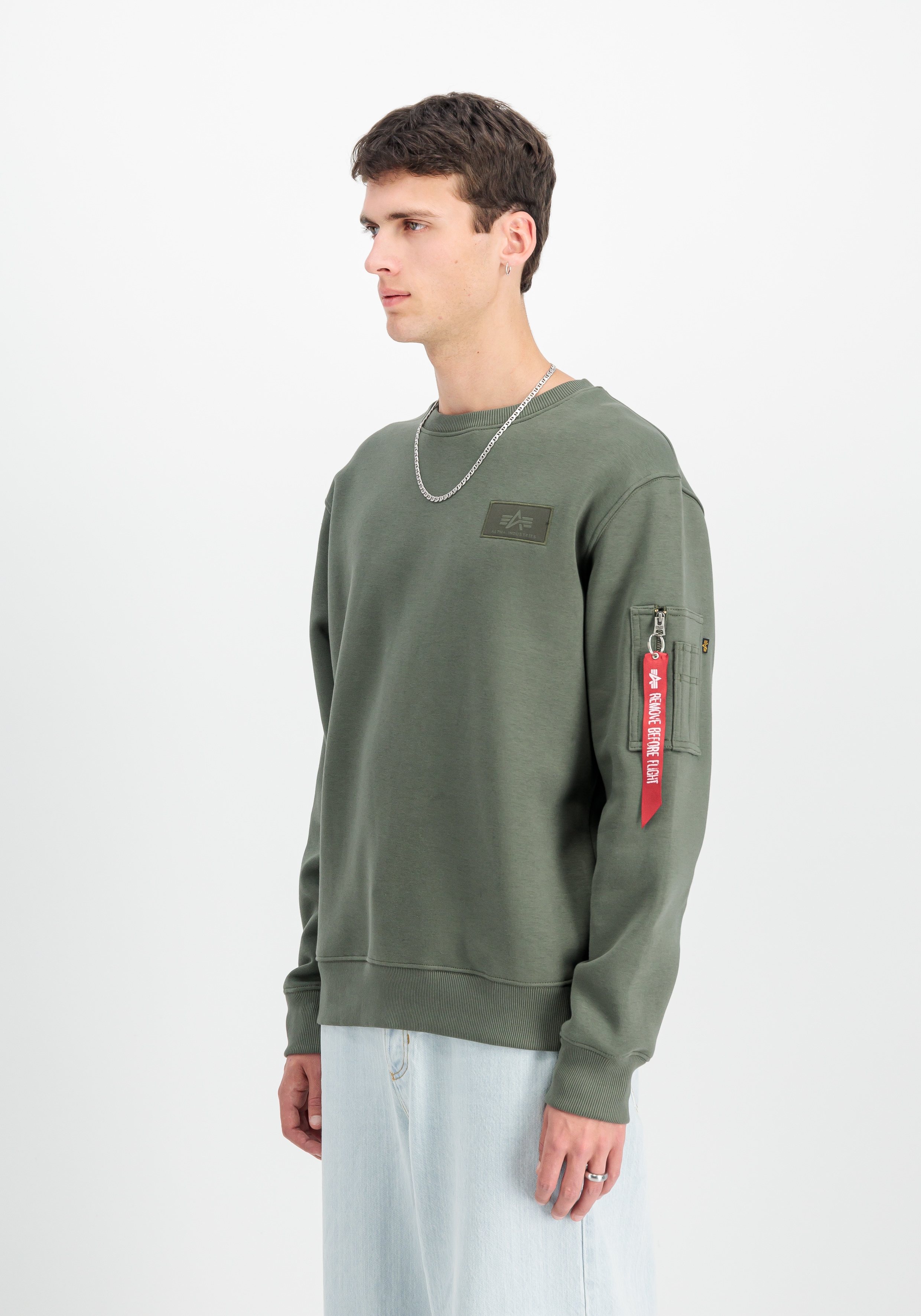 Sweatshirt ALPHA INDUSTRIES "Back Print Crewneck", Herren, Gr. XL, grün (schwarz olive), Sweatware, Obermaterial: 80% Baumwolle, 20% Polyester, bedruckt, regular fit normal, Rundhals, Rippbündchen, Sweatshirts Image