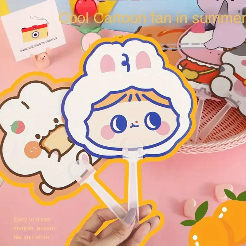 Niedlicher Cartoon-Hand ventilator im "Taschen format"-tragbarer, moderner Kunststoff-Mini ventilator für Studenten und Sommer Image