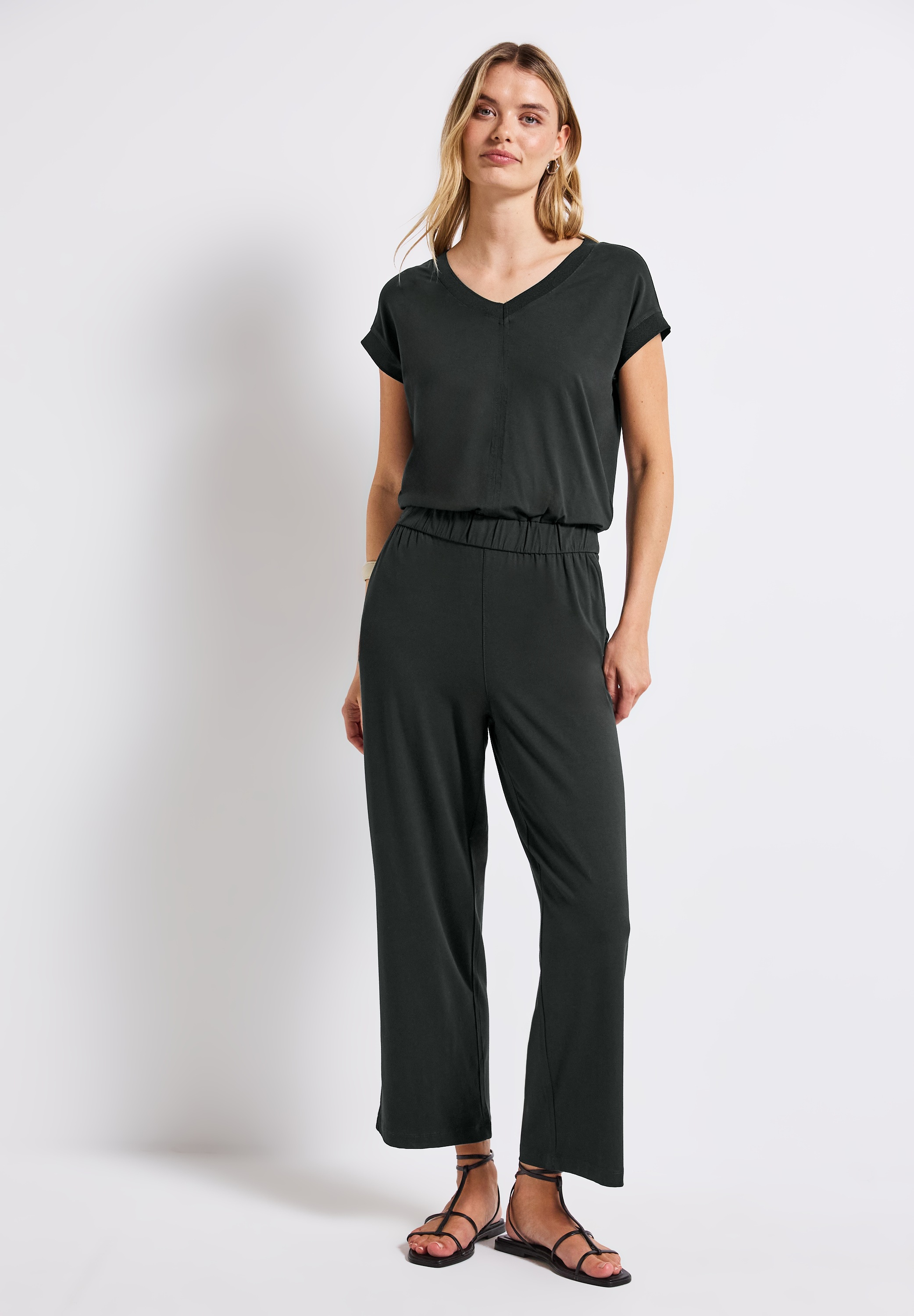 Overall STREET ONE, Damen, Gr. 36, grün (pine grove grün), Stoff, 95% Viskose, 5% Elasthan, unifarben, Casual, lässig geschnitten normal, V-Ausschnitt, abgesteppt, Overalls, in Unifarbe Image