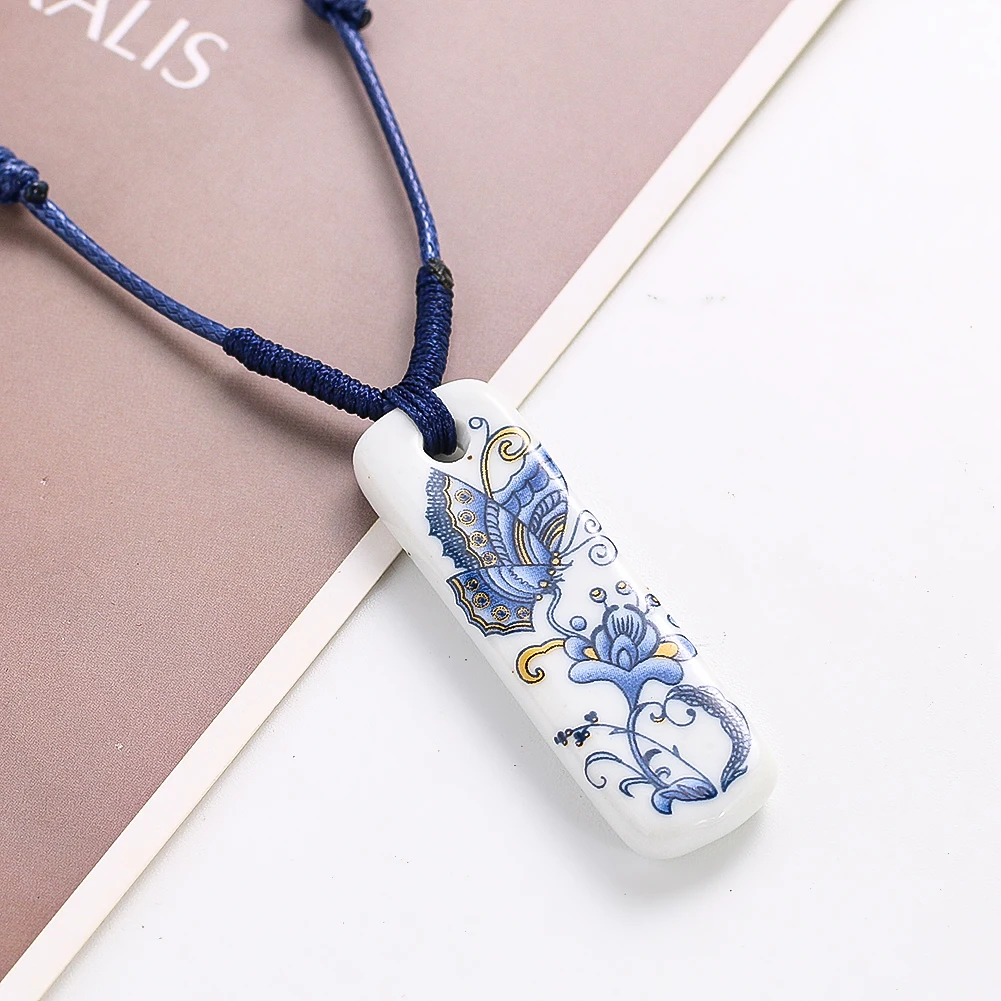 Collana con ciondolo in ceramica con fiore d'amore a farfalla blu e bianca cinese per le donne eleganti ciondoli fortunati gioielli etnici fatti a mano