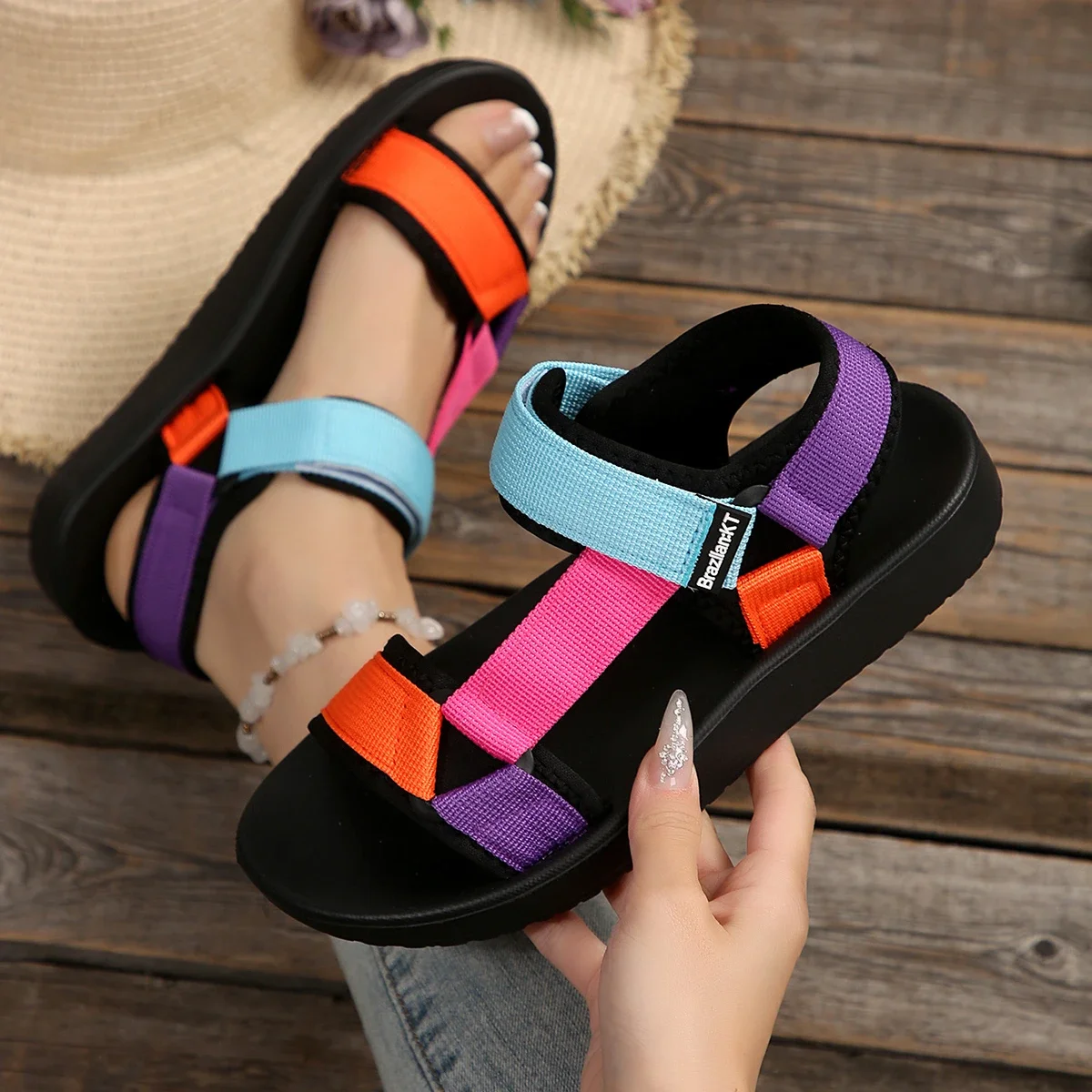 Modische bunte Patchwork-Sandalen mit dicken Sohlen für den Sommer, bequeme und atmungsaktive Outdoor-Sandalen, lässige Damenschuhe