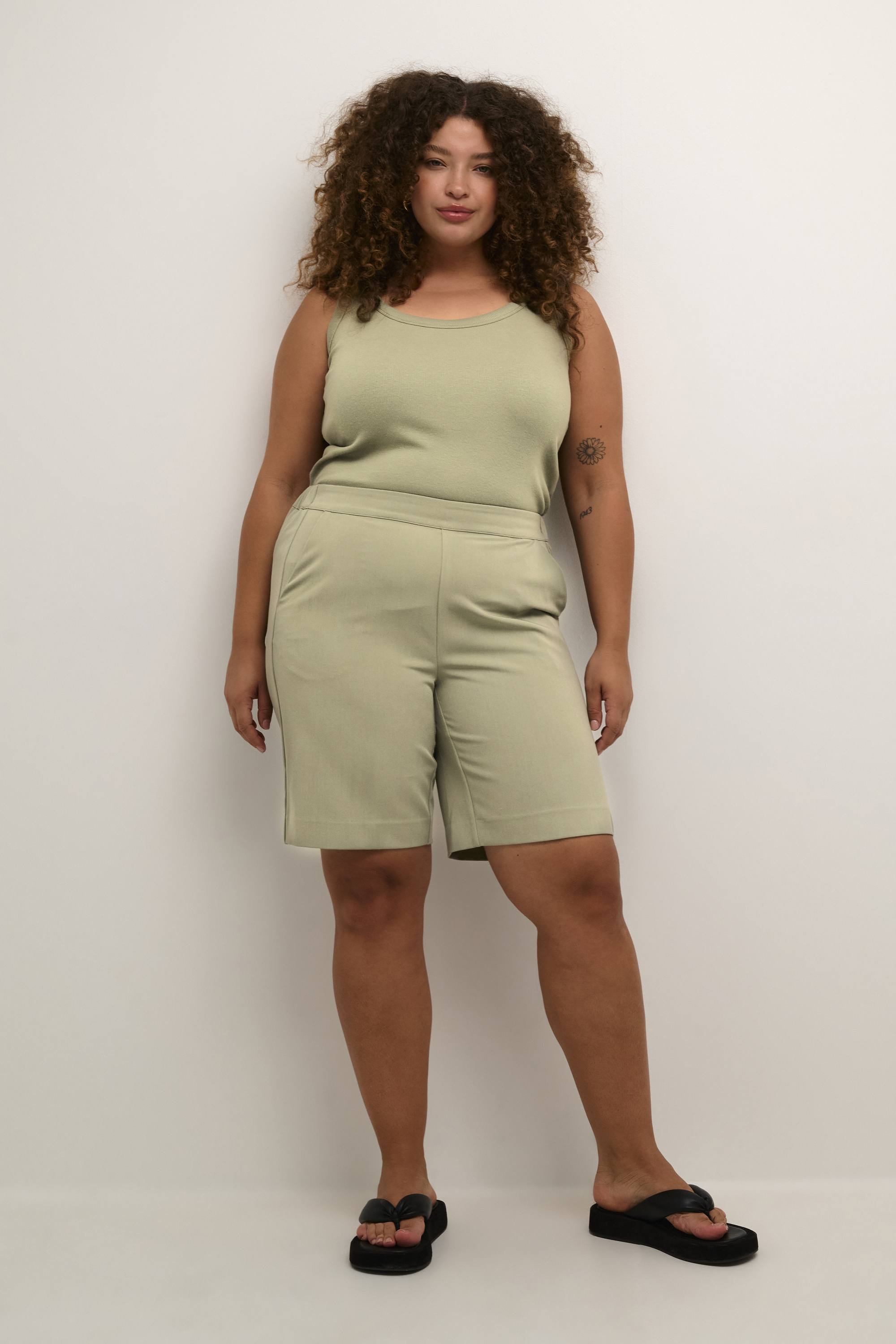 Shorts Regular fit Vetiver green Image