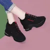 Innenhöhenerhöhung Damen-Schuhe mit dicken Sohlen, fliegengewebtes Mesh, atmungsaktive Sport- und Freizeitschuhe, Frühlings- und Sommerschuhe mit weichen Sohlen