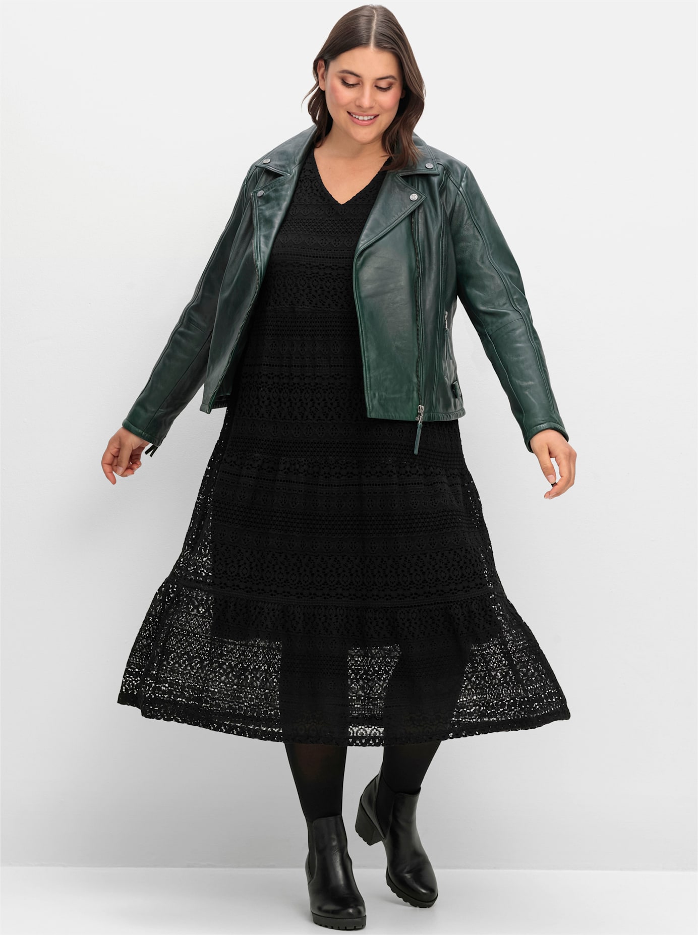 Spitzenkleid SHEEGO "Spitzenkleid", Damen, Gr. 48, Normalgrößen, schwarz, 70% Baumwolle, 30% Polyamid, unifarben, wadenlang, Kleider Image