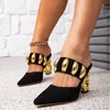 Elegante schwarze High-Heel-Sandalen – modische Party-Schuhe für Damen mit einzigartigem klobigem Absatz und goldener Schnalle, sommerliche, elegante Sandalen