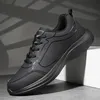 Schwarze Turnschuhe für Männer, hochwertige lässige Turnschuhe, Herbst, Freizeit, im Freien, rutschfeste männliche Kunstleder-Sportschuhe, Größe 48