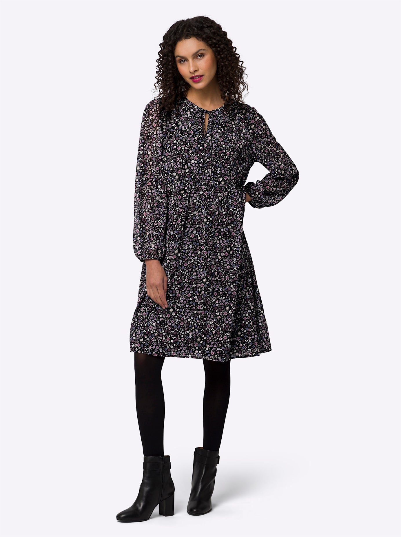 Druckkleid HEINE "Druck-Kleid", Damen, Gr. 42, Normalgrößen, lila (schwarz, violett, bedruckt), 100% Polyester, bedruckt, geblümt, gemustert, mehrfarbig, kurz, Rundhals, Kleider Druckkleid