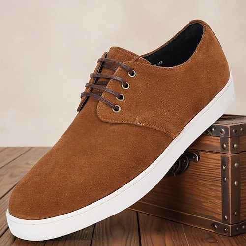 Herren-Sneaker zum Schnüren aus hellbraunem Rindsleder-Wildleder mit weißer Gummisohle, lässige Alltagsschuhe zum Spazierengehen, Reisen und für Outdoor-Aktivitäten Image