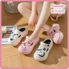Hello Kitty Perforierte Schuhe mit dicken Sohlen für Damen, Sommerstil, niedlich, bequem, geeignet für den Strand, rutschfest, cooler Slipper