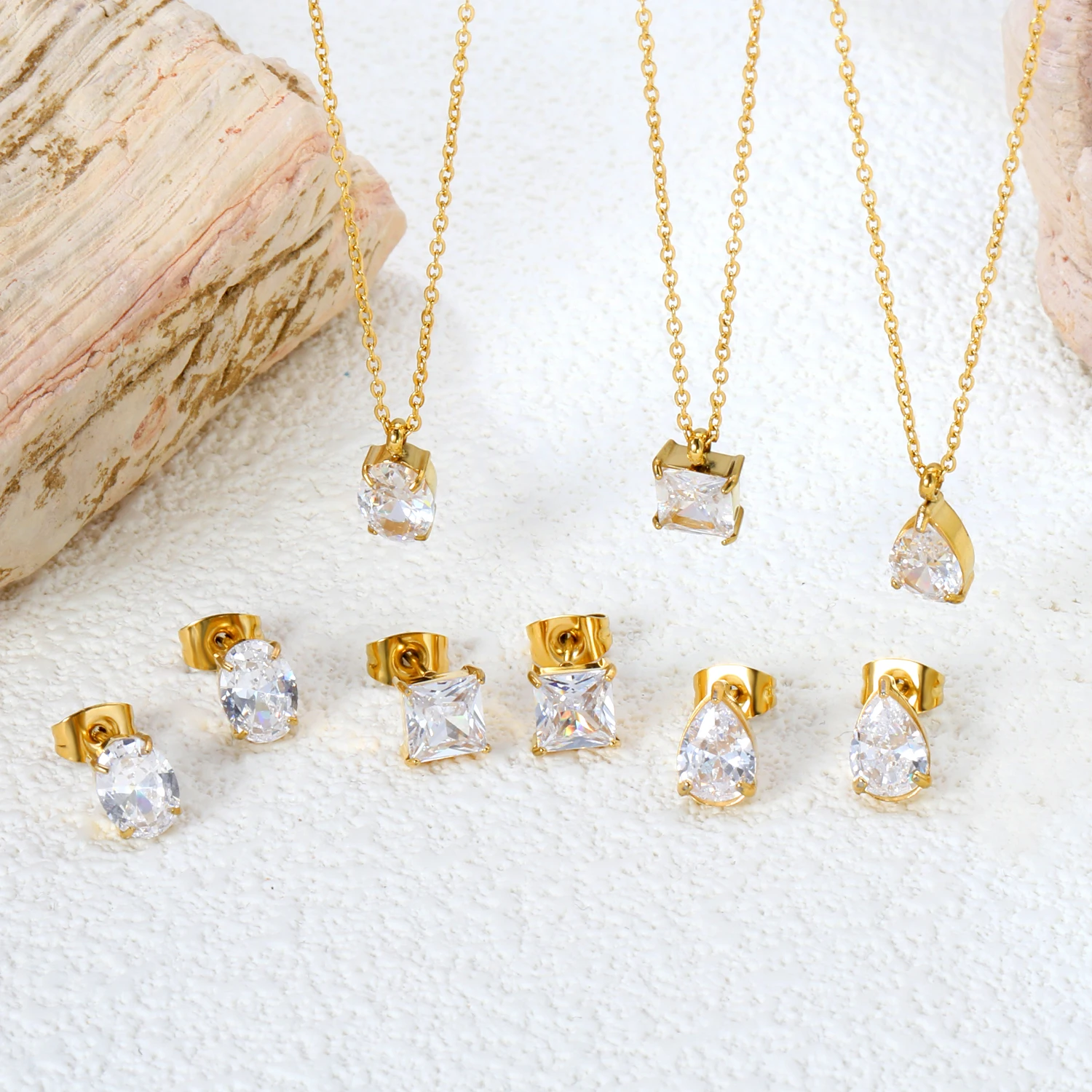 Elegantes, exquisites Schmuckset mit weißem Zirkonia, Wassertropfenform aus Edelstahl, geeignet für hochwertigen Venues-Schmuck für Damen Image