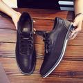 sneakers casual da uomo in similpelle beige e nera – design con cuciture a contrasto per uomini giovani, look casual eleganti e streetwear quotidiano