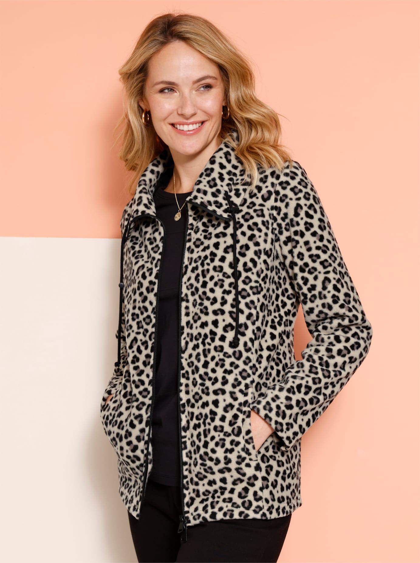 Fleecejacke CLASSIC BASICS, Damen, Gr. 46, beige (sand, schwarz, bedruckt), 100% Polyester, animal-print, gemustert, mehrfarbig, Jacken Image