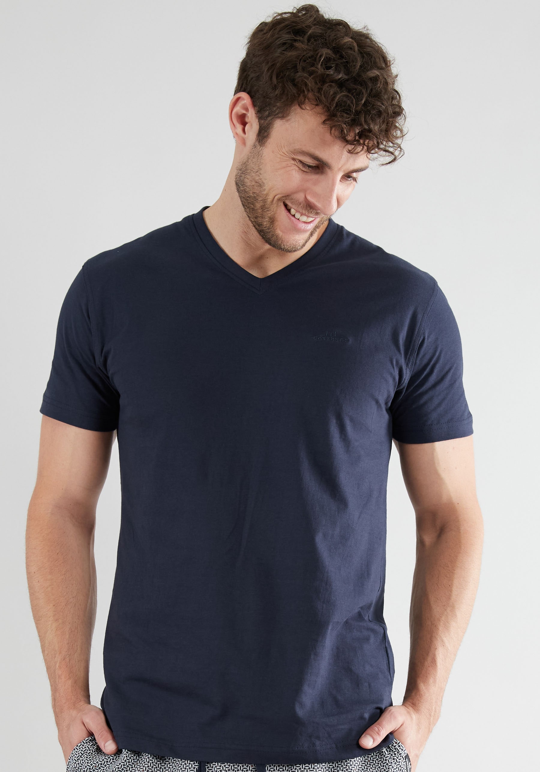 Pyjamaoberteil GÖTZBURG "New York", Herren, Gr. 50M, blau (blau, dunkel, uni), Single Jersey, Obermaterial: 100% Baumwolle, unifarben, relaxed fit hüftlang, V-Ausschnitt, Shirts, V-Ausschnitt, Kurzarm, hautfreundlich, bequem, locker, Baumwolle Image
