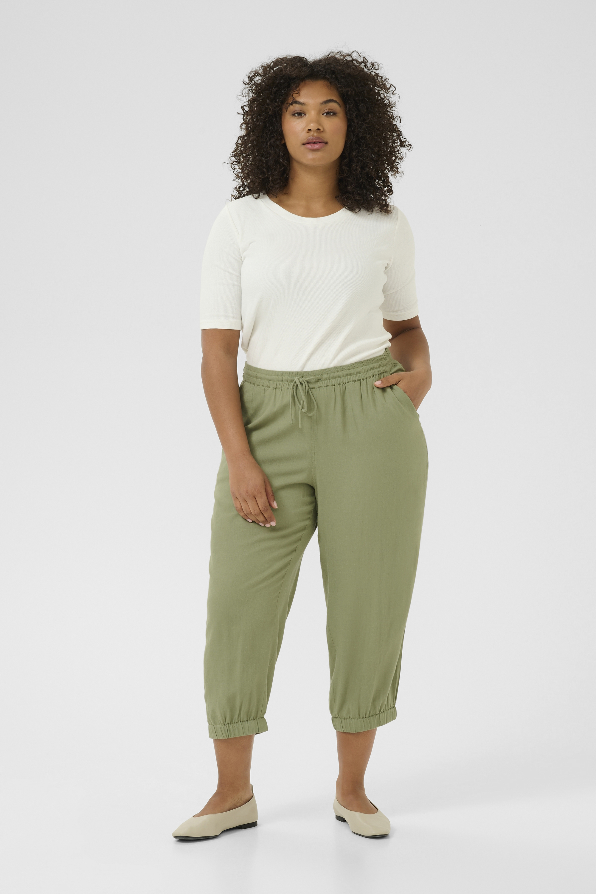 Caprihose Regular fit Oil Green Image