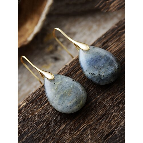Tropfenförmige Damenohrringe aus Naturstein mit goldenem Haken - eleganter handgefertigter Damenschmuck für die Freizeit, als Geschenk und Kleidung im Bohème-Stil Image