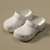 Clogs, lässige Plateau-Hausschuhe, Heim-Pantoletten, luxuriöse Designer-Schuhe, flache Damen-Sandalen, Sommer 2025, für drinnen und draußen, elegante Schuhe