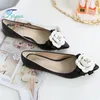 2025 Sexy Rosa Low Heels 2 cm Frauen Schuhe Flache Heels Spitzen Mikrofaser Obermaterial Damen Pumps Blumen Flache Schuhe Lässige soziale Schuhe