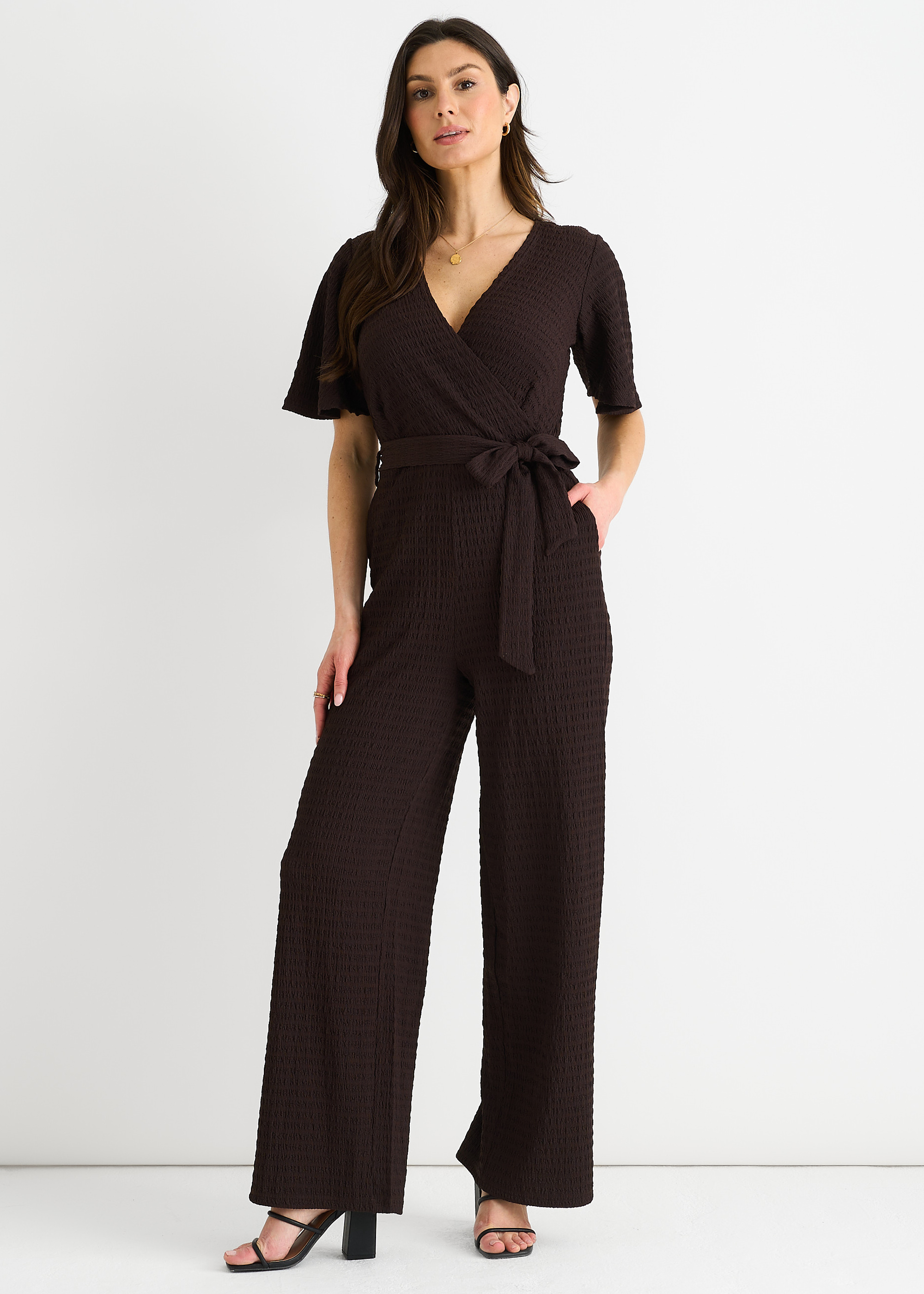 Schokoladenfarbener strukturierter Jersey-Wickel-Overall mit weitem Bein Image