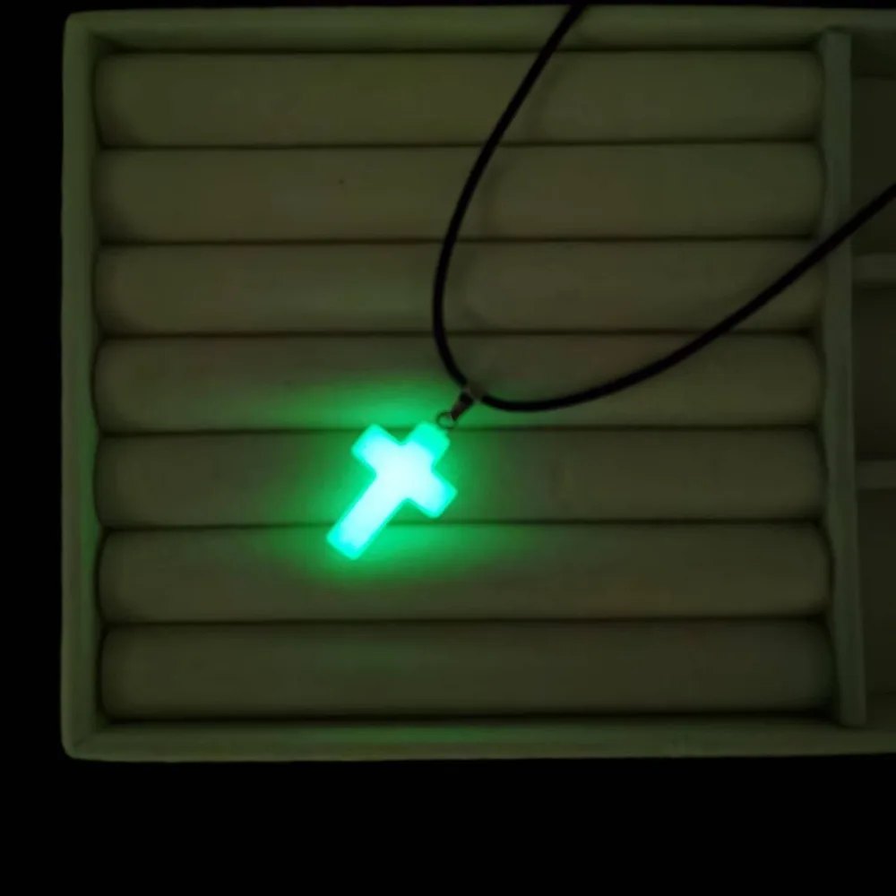 Noctilucent Glowing Necklace Classic Cross Design Pendant Necklaces Luminous Necklace Night Fluorescence Glow In Dark Necklace