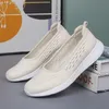 Weiße Spitze Loch atmungsaktive kleine weiße Schuhe flache Mid Wedge Hill Frauen Sommer Schönheit Schuhe Größe 34-41 weiße Turnschuhe Frauen
