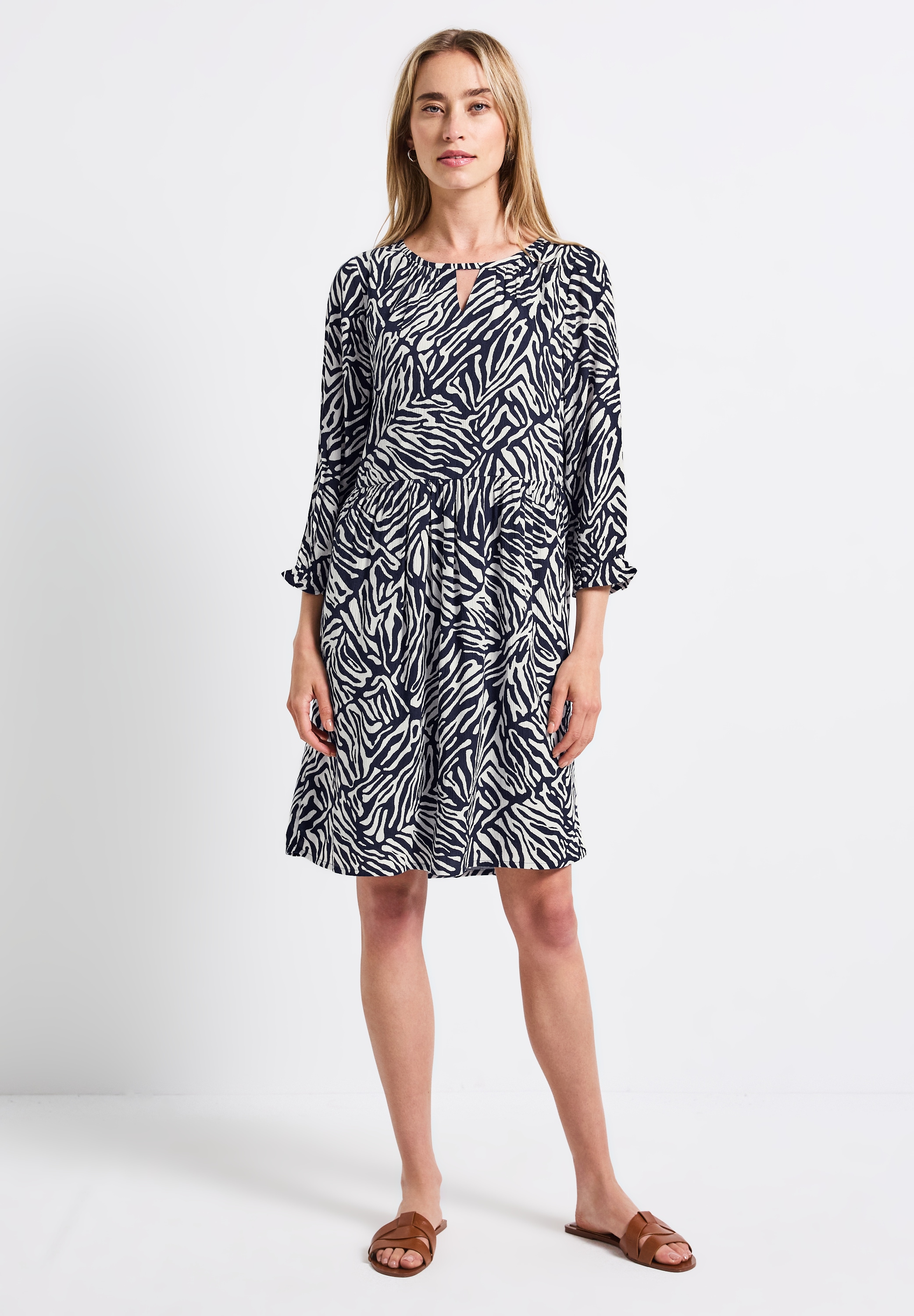 Tunikakleid STREET ONE, Damen, Gr. 38, EURO-Größen, blau (tiefblau), Stoff, 100% Viskose, bedruckt, normal knielang, V-Ausschnitt, Bündchen, Kleider, mit allover Print