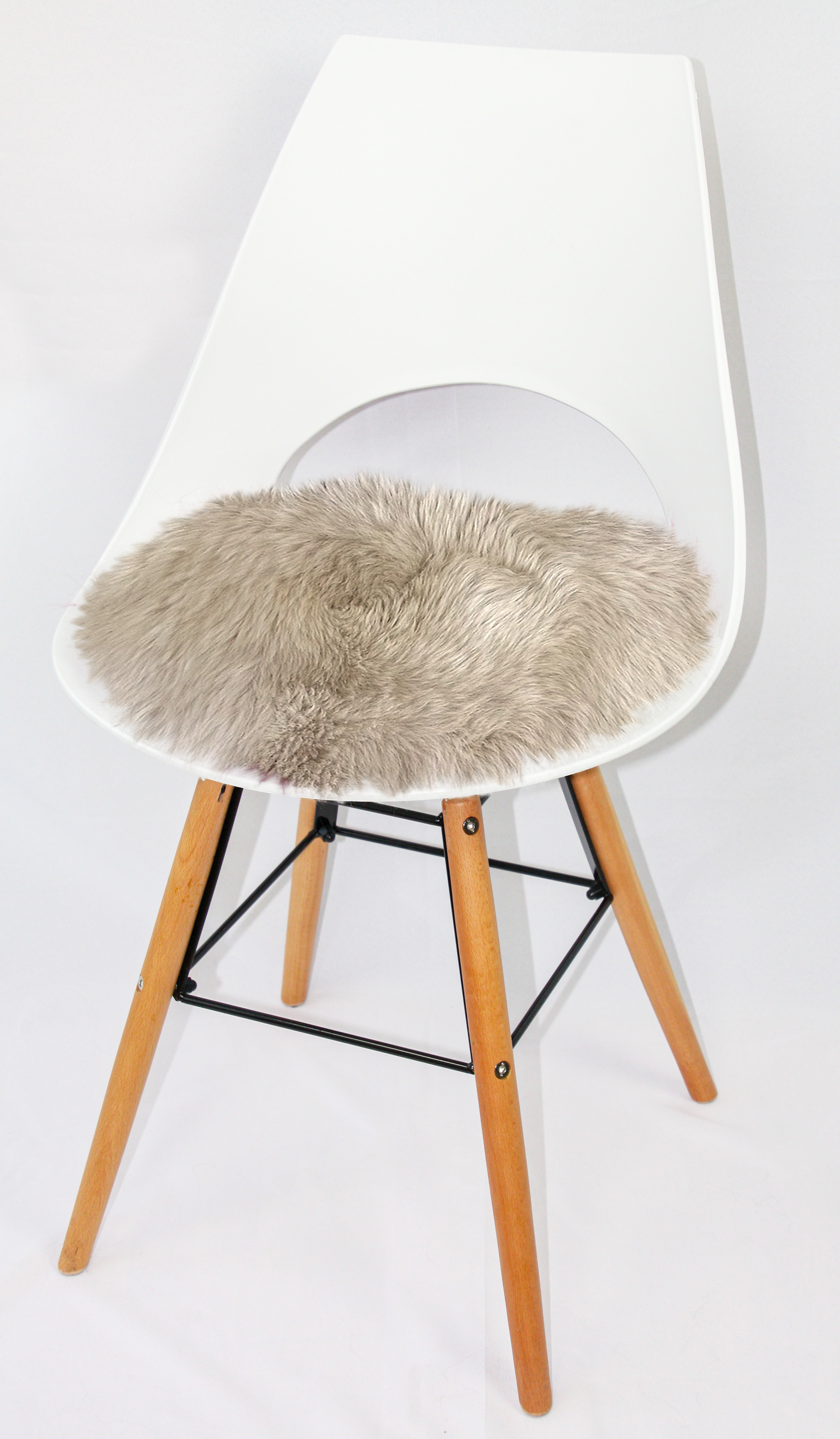Stuhlkissen HEITMANN FELLE "Lamm, Sitzauflage rund", beige (leinen), B:45cm L:45cm Ø:45cm, Obermaterial: 100% Lammfell, Dekokissen_Sitzkissen_Kissenhüllen, Ø 45 cm, echtes Lammfell, waschbar, auch als 2er oder 4er Set Image