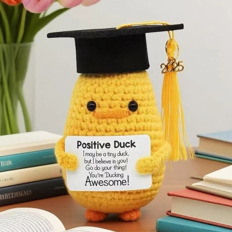 Lustige positive Energie-Ente, handgefertigte Plüschwolle mit Karte, Abschlussgeschenk, niedliche gestrickte Puppe, Ente, Ornament, Heim- und Raumdekoration Image