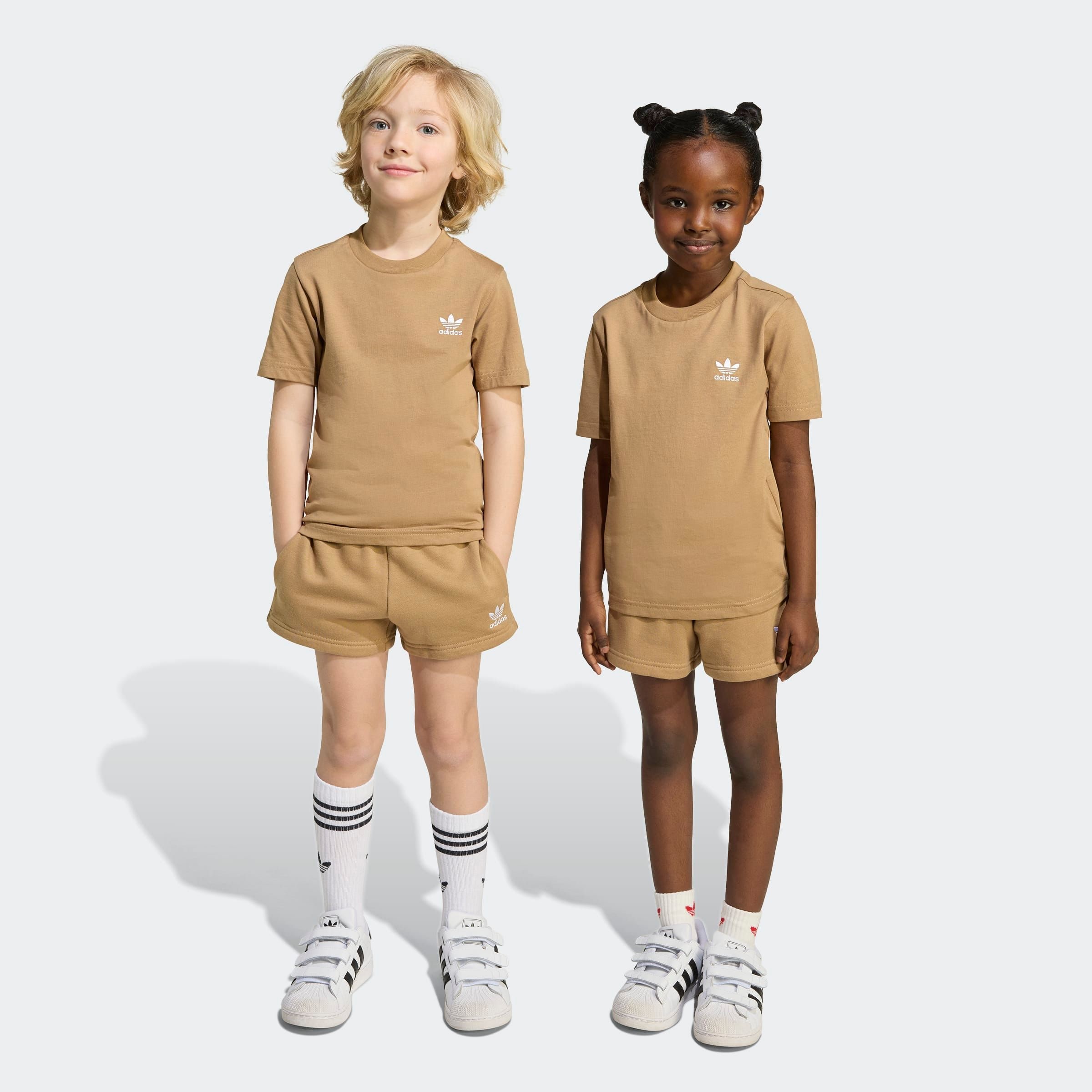 Trainingsanzug ADIDAS ORIGINALS "SHORT TEE SET", Kinder, Gr. 122, cardboard, Obermaterial: 100% Baumwolle, Sportlich, Sportanzüge Image