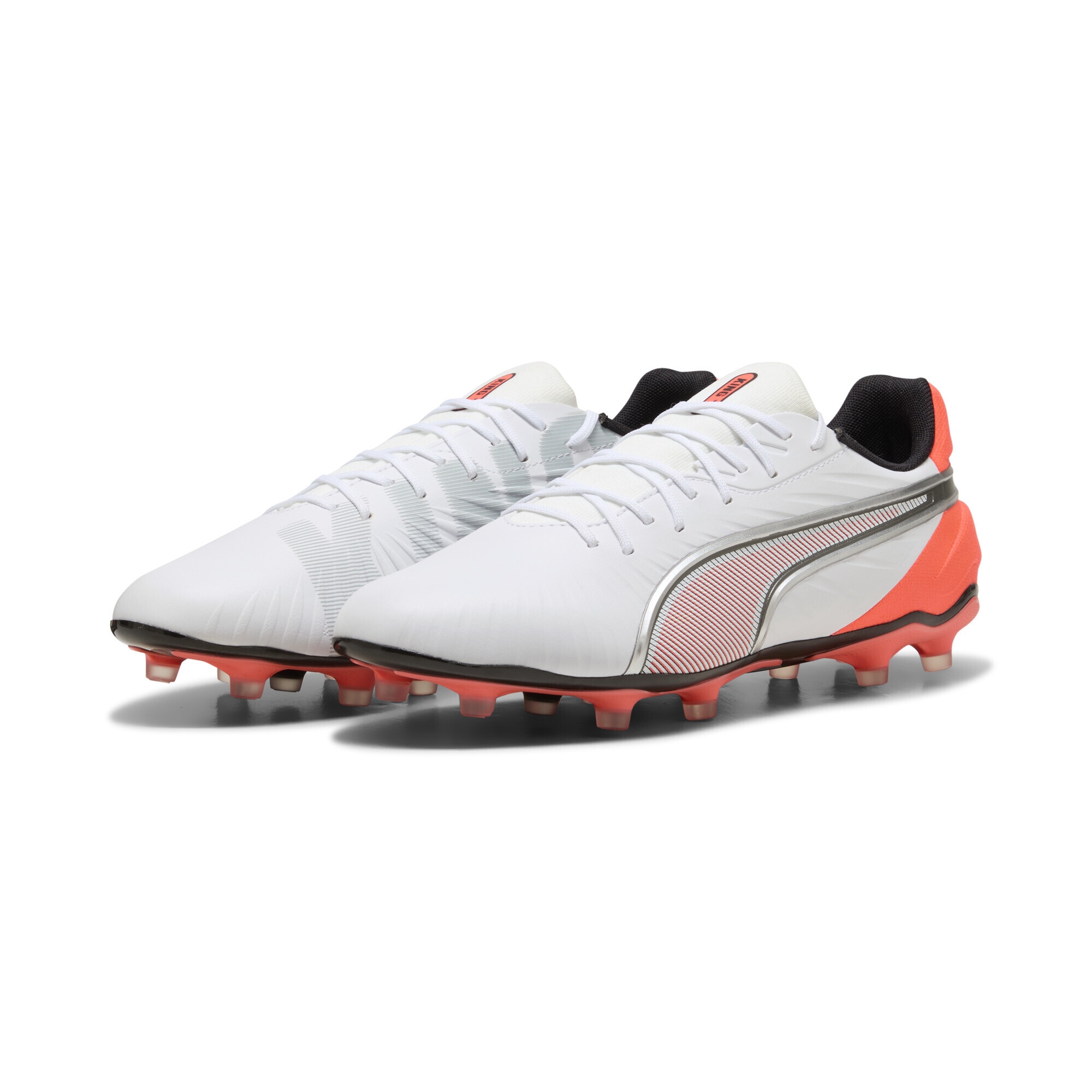 Fußballschuh PUMA "KING MATCH FG/AG Fußballschuhe Erwachsene", Herren, Gr. 44, silber (weiß silber glowing rot metallic), Obermaterial: Synthetik, Textil; Futter: Textil; Innensohle: Textil; Laufsohle: Synthetik, Schuhe Fußballschuh