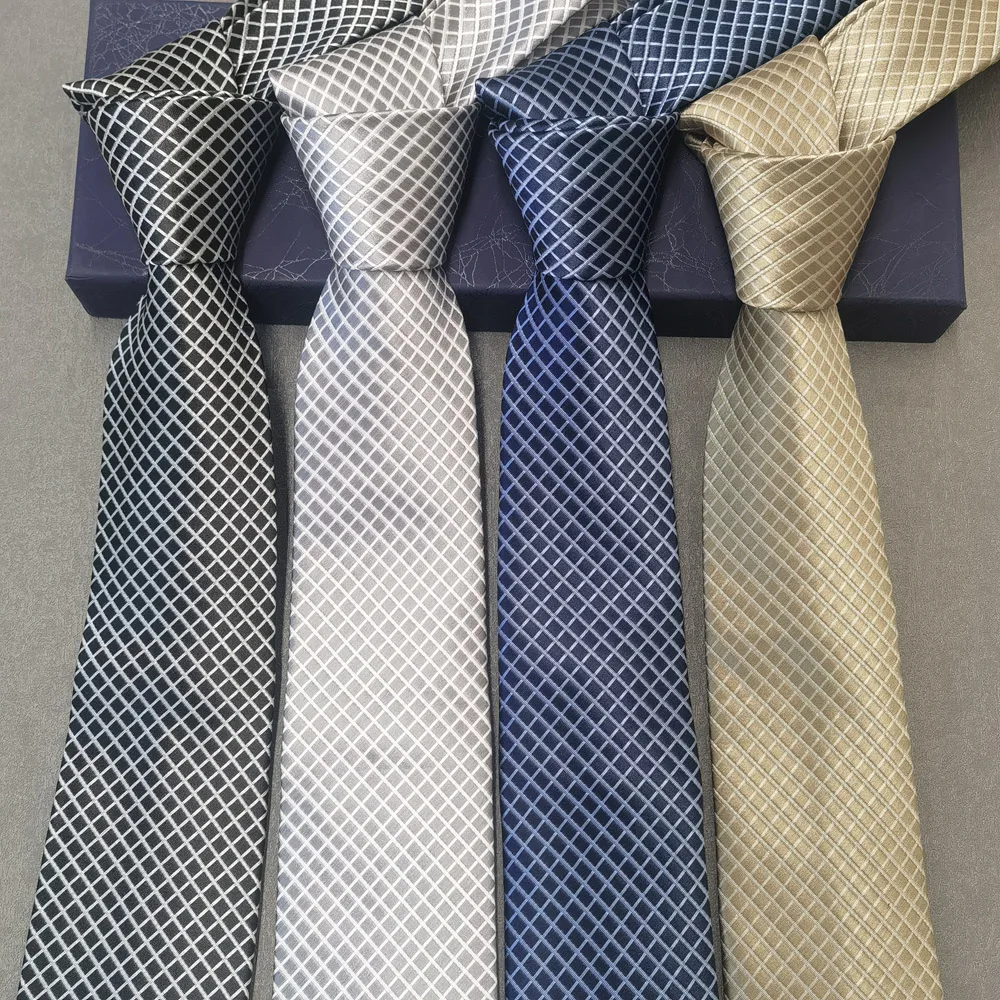 Luxuriöse, hochwertige 7 cm hochwertige, farbenfrohe Herrenkrawatte mit Karomuster für Unternehmen Image